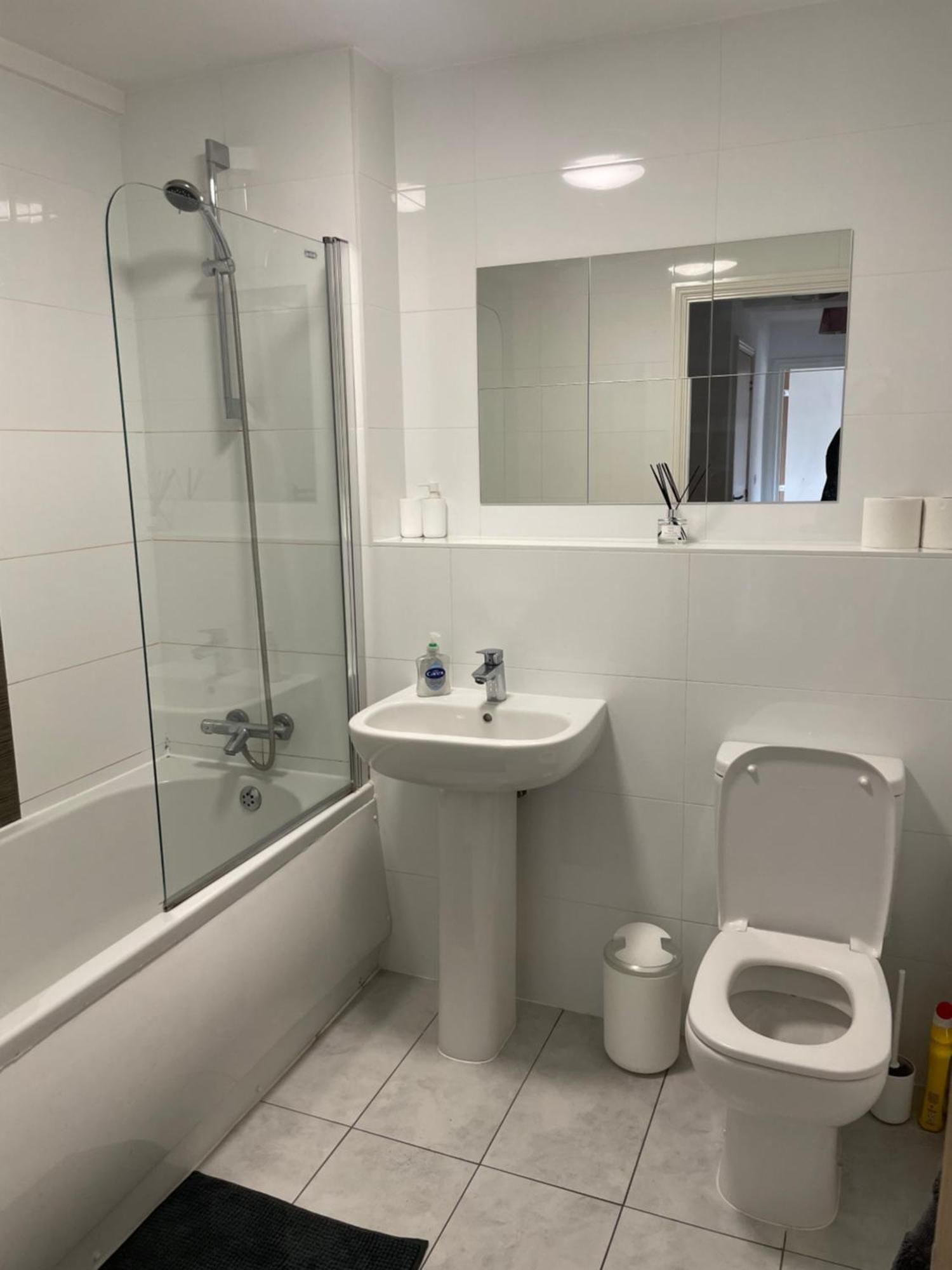 #0611 Two Bedroom Serviced Apartment - Free Parking Derby Exterior photo